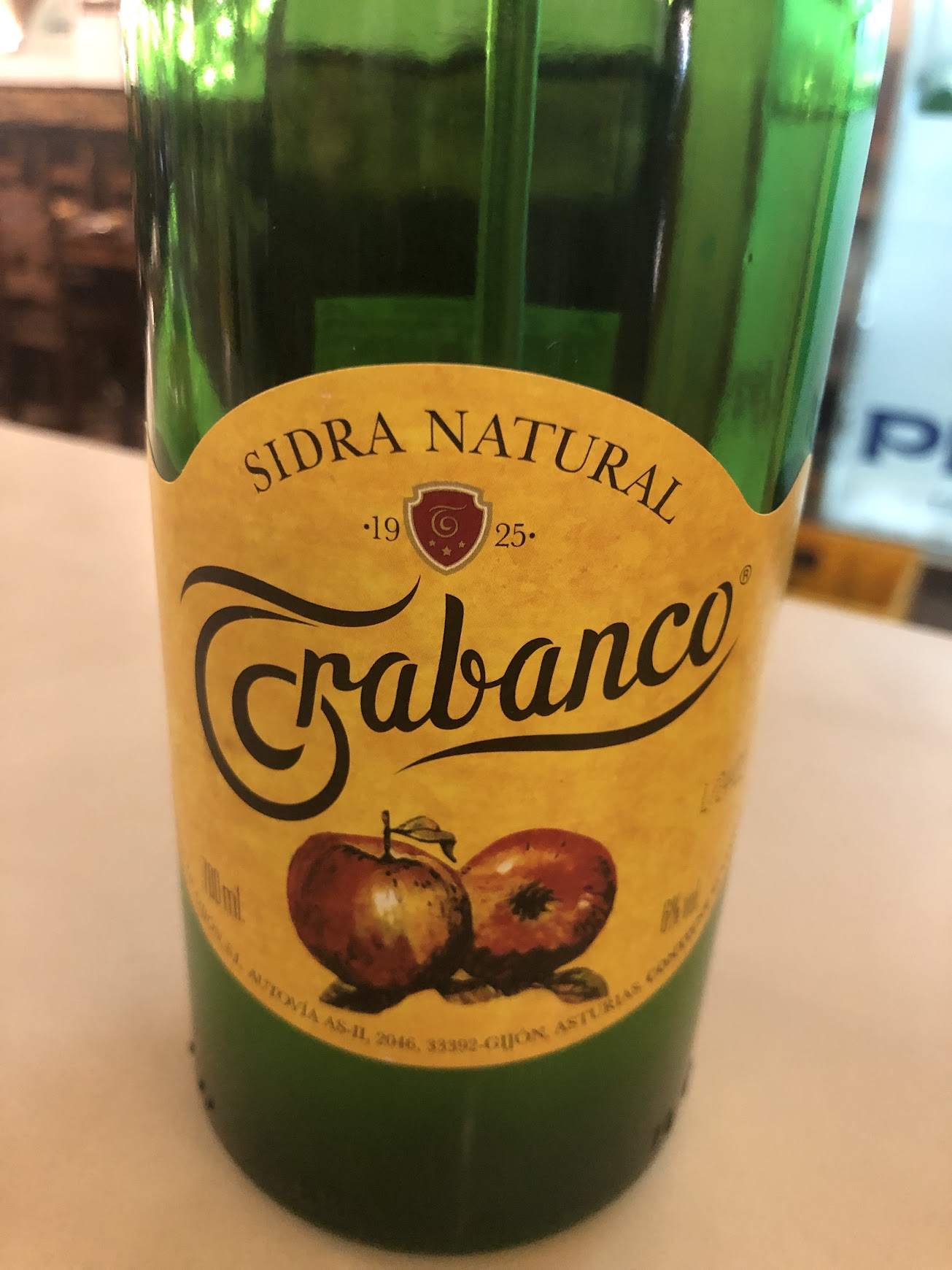 3 bebidas o botella de sidra